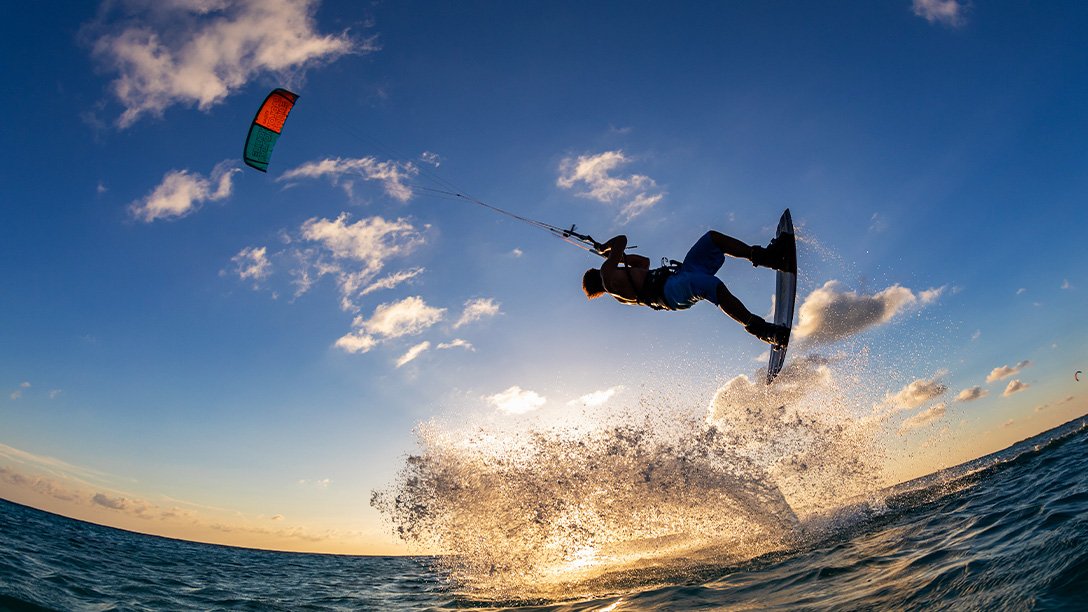 The Comprehensive Starter's Handbook to Kite Surfing: Conquer the Ocean and Discover America's Premier Locations